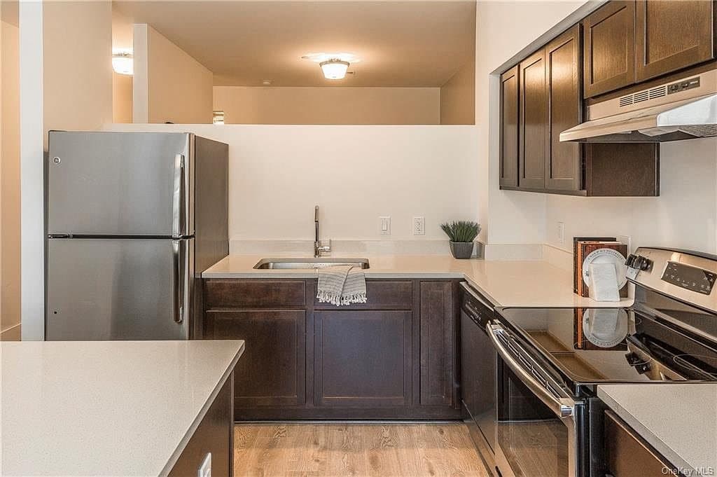 300 Columbus Avenue - 4F